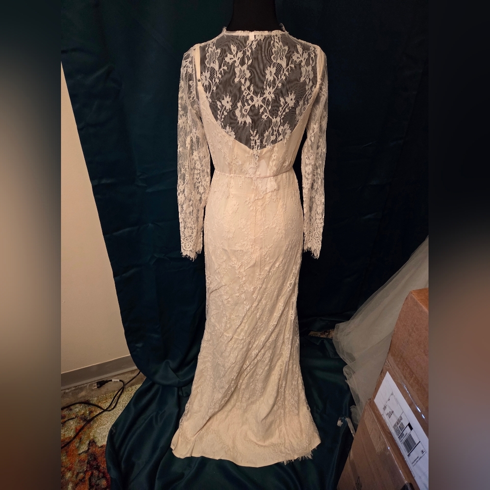 Elegant White Lace Long-Sleeve Wedding Dress Size S NWT - Picture 2 of 5